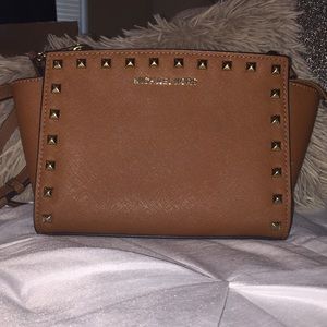 Micheal Kors Selma Stud Medium Messenger
